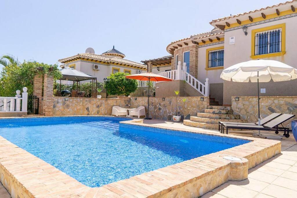 Casa Lilly-Rose, A Beautiful 3 Bedroom Detached Villa A Short Walk To The Villamartin Plaza & Golf Course エクステリア 写真