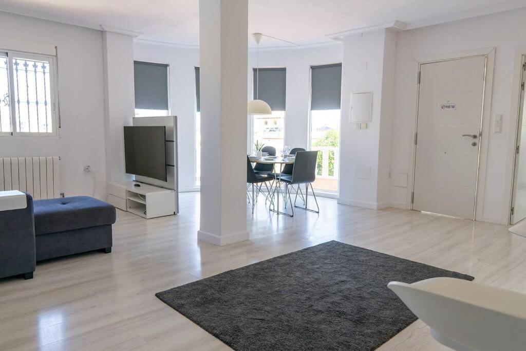 Casa Lilly-Rose, A Beautiful 3 Bedroom Detached Villa A Short Walk To The Villamartin Plaza & Golf Course エクステリア 写真