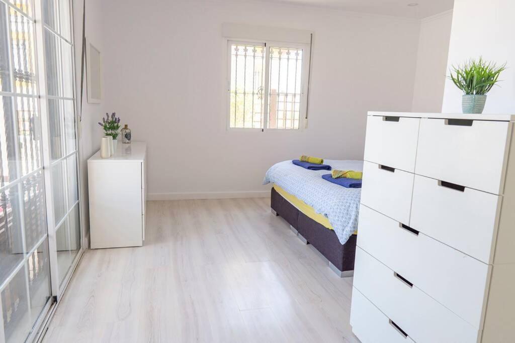 Casa Lilly-Rose, A Beautiful 3 Bedroom Detached Villa A Short Walk To The Villamartin Plaza & Golf Course エクステリア 写真