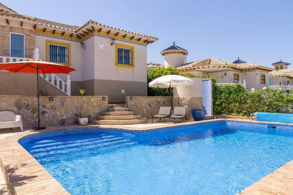 Casa Lilly-Rose, A Beautiful 3 Bedroom Detached Villa A Short Walk To The Villamartin Plaza & Golf Course エクステリア 写真
