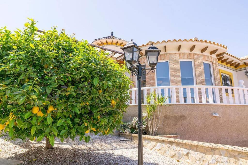 Casa Lilly-Rose, A Beautiful 3 Bedroom Detached Villa A Short Walk To The Villamartin Plaza & Golf Course エクステリア 写真