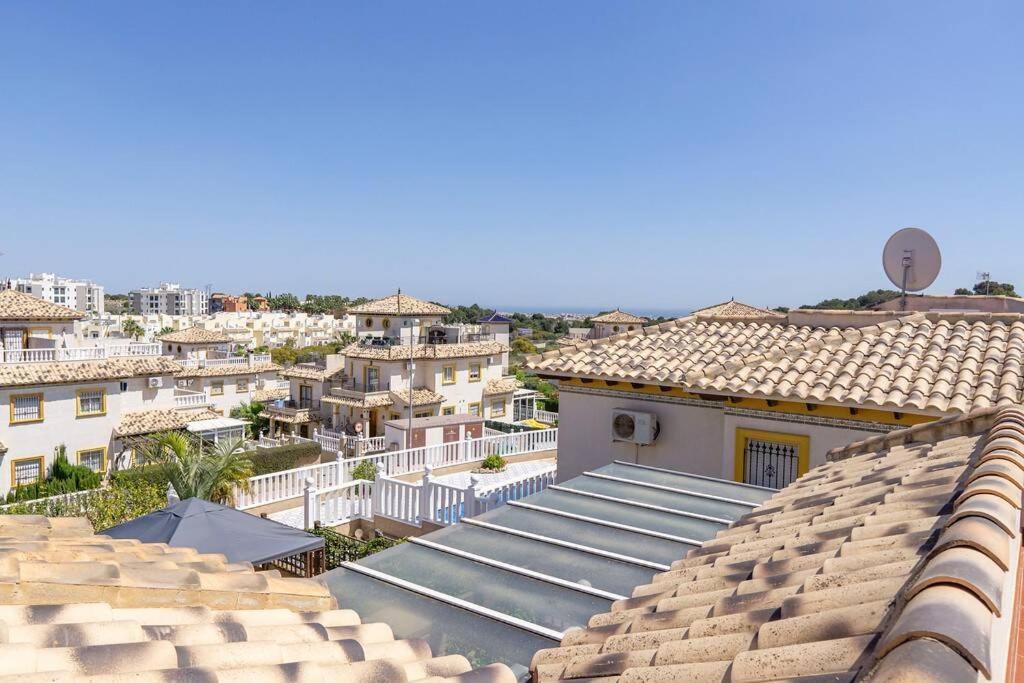 Casa Lilly-Rose, A Beautiful 3 Bedroom Detached Villa A Short Walk To The Villamartin Plaza & Golf Course エクステリア 写真