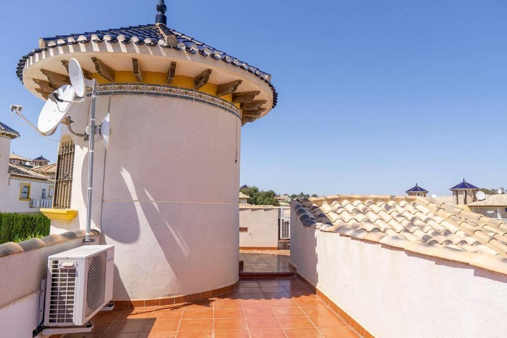 Casa Lilly-Rose, A Beautiful 3 Bedroom Detached Villa A Short Walk To The Villamartin Plaza & Golf Course エクステリア 写真