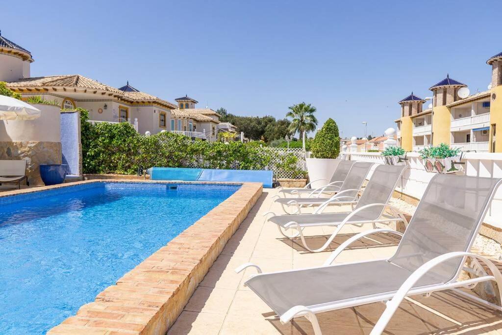 Casa Lilly-Rose, A Beautiful 3 Bedroom Detached Villa A Short Walk To The Villamartin Plaza & Golf Course エクステリア 写真