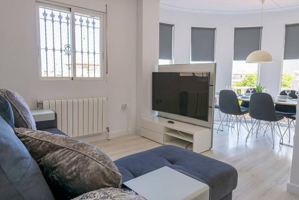 Casa Lilly-Rose, A Beautiful 3 Bedroom Detached Villa A Short Walk To The Villamartin Plaza & Golf Course エクステリア 写真