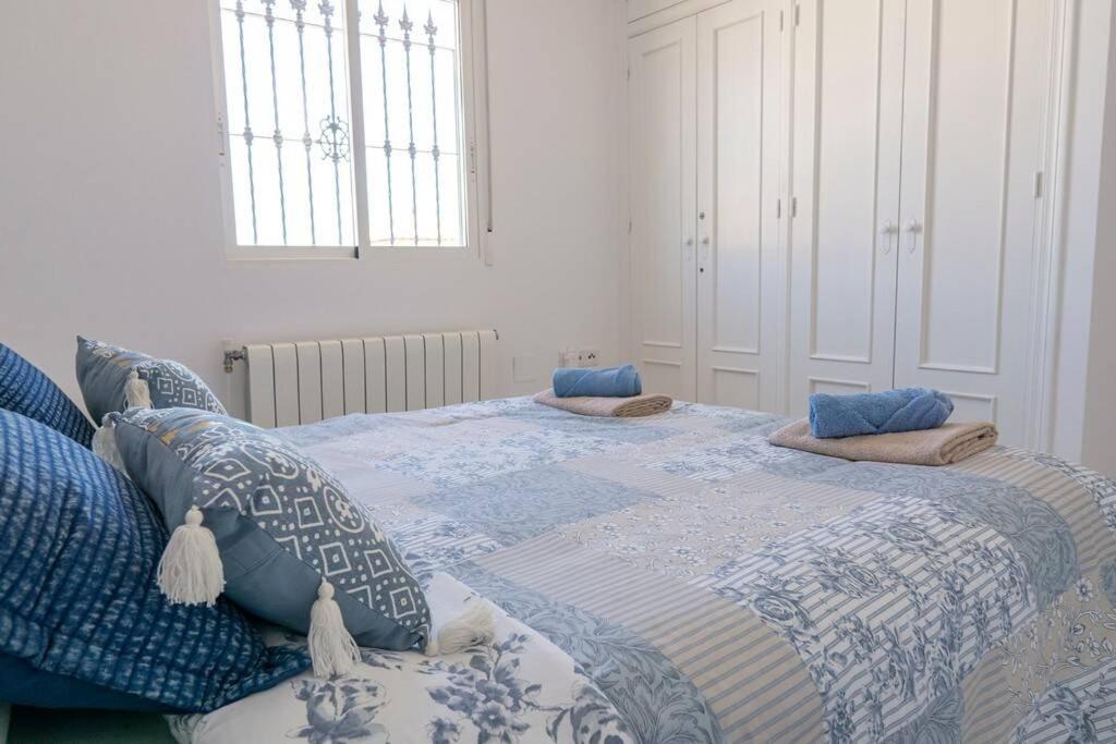 Casa Lilly-Rose, A Beautiful 3 Bedroom Detached Villa A Short Walk To The Villamartin Plaza & Golf Course エクステリア 写真