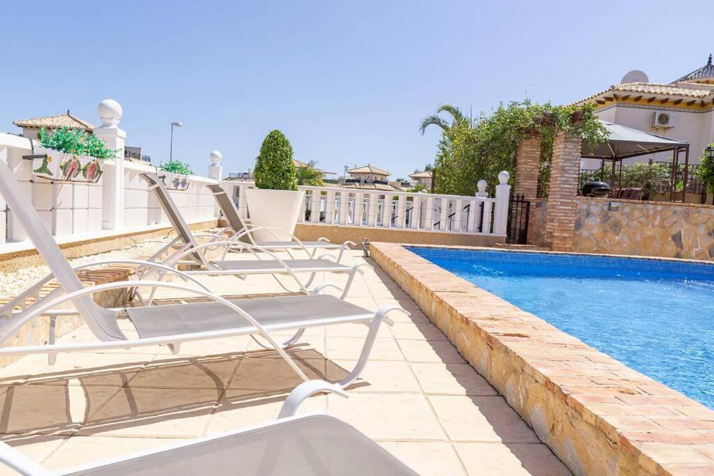 Casa Lilly-Rose, A Beautiful 3 Bedroom Detached Villa A Short Walk To The Villamartin Plaza & Golf Course エクステリア 写真