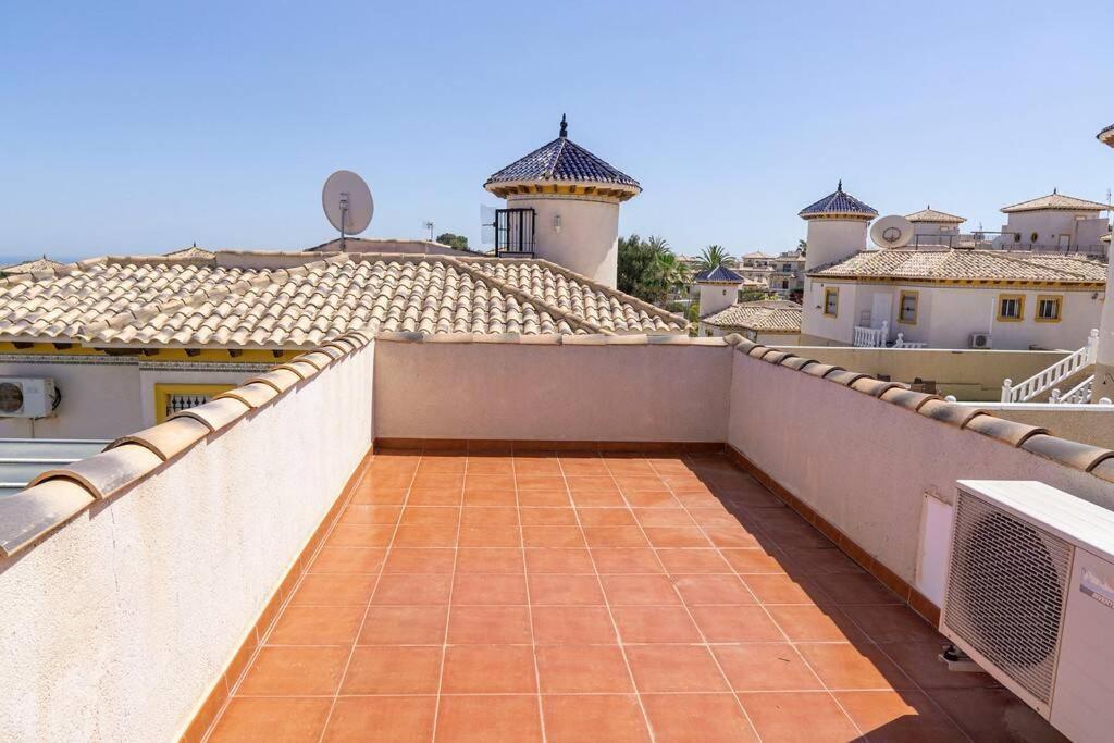 Casa Lilly-Rose, A Beautiful 3 Bedroom Detached Villa A Short Walk To The Villamartin Plaza & Golf Course エクステリア 写真